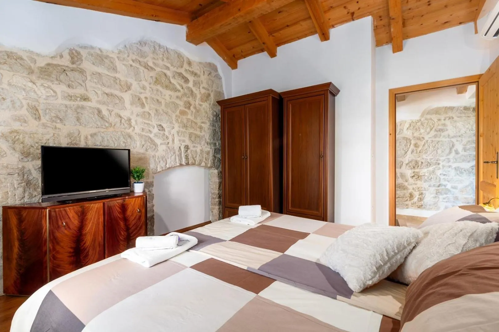Villa Pelizzar Near Vrsar Gradina